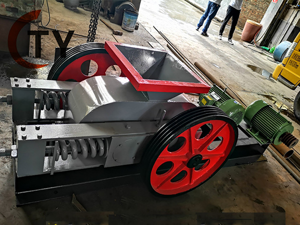 TYC250x400對輥式破碎機發貨