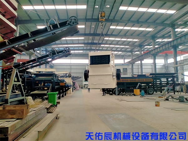 1212大型箱式破碎機裝車發貨