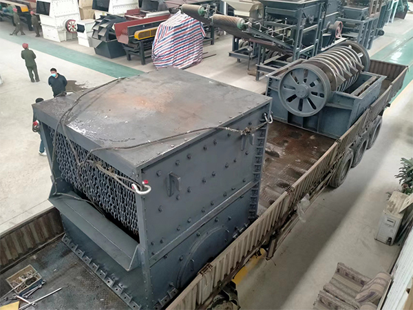 1800*1800大型鋼廠用箱式破碎機裝車發貨